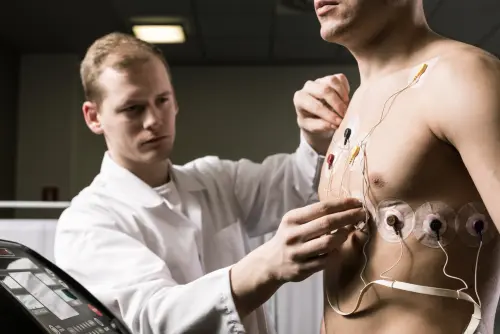 Комплексное лечение ишемической болезни сердца в клинике Астрамедика