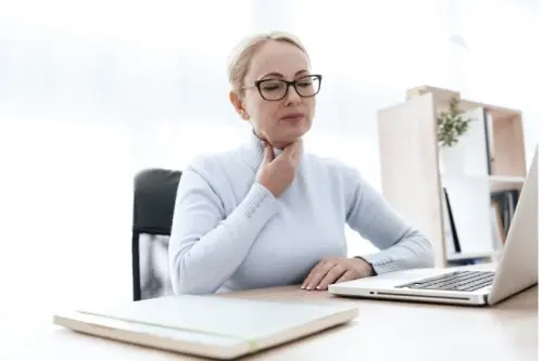 Причини хронічного болю в горлі