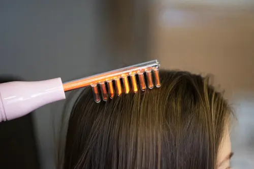 Дарсонвализация улучшает кровообращение кожи головы