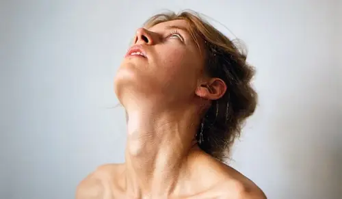 Як зняти відчуття комка в горлі самостійно