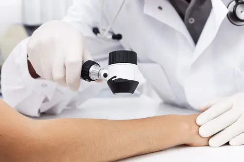 Консультація дерматолога: коли вона необхідна