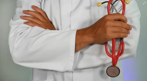 Что такое разделение синехий крайней плоти